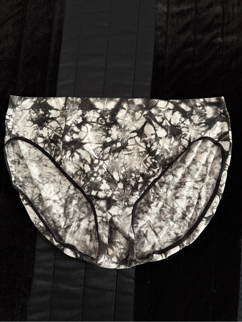 Ambrielle Black & White Tie-Dye Briefs Size XL/8